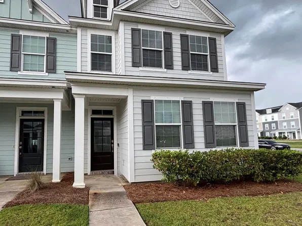 600 Ravensridge Ln, Moncks Corner, SC 29461