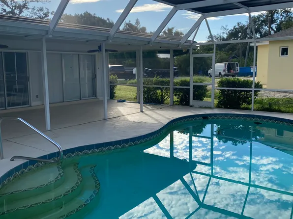 3460 Gladstone St, Sarasota, FL 34231