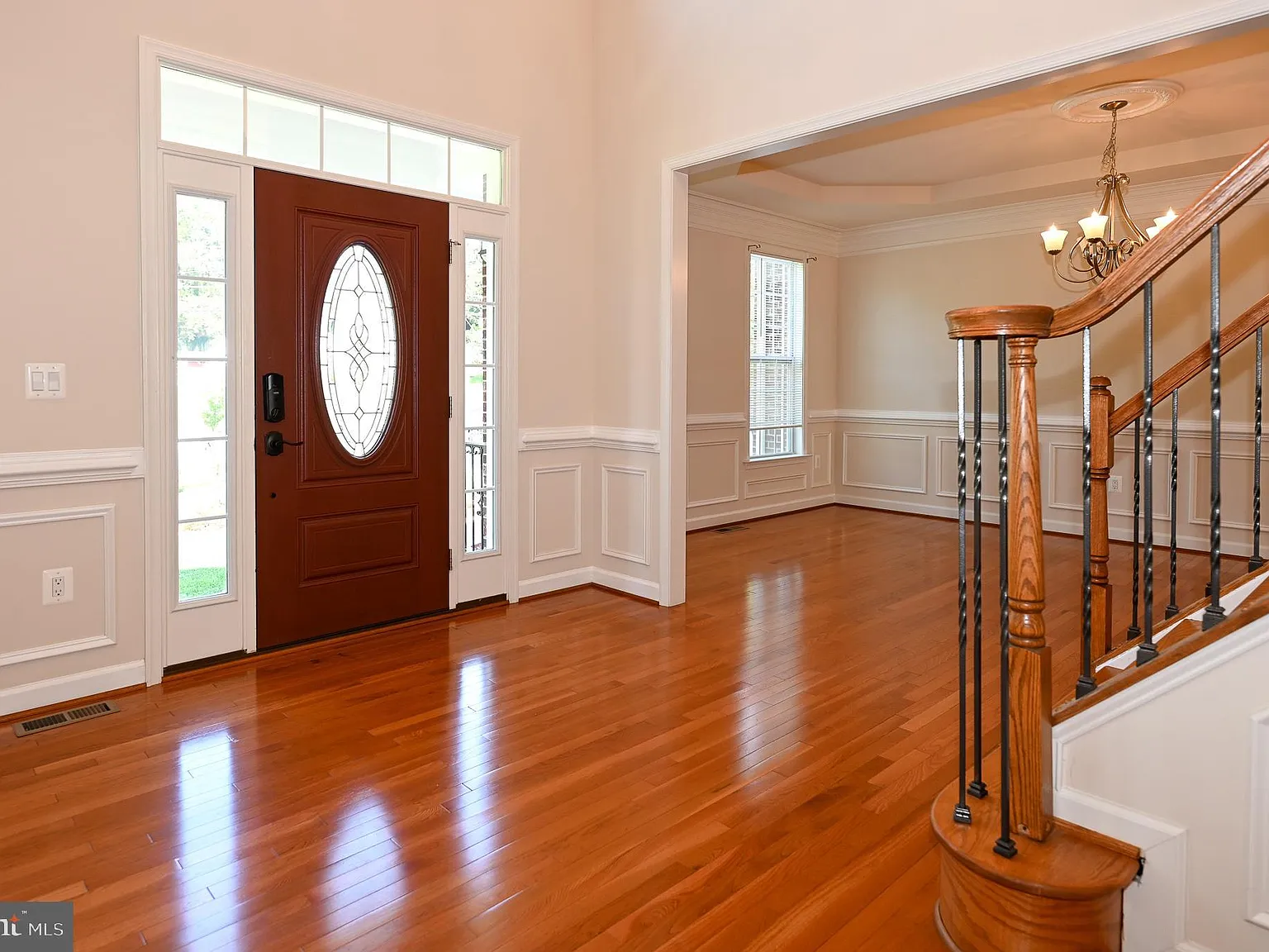 4 bed, 4.5 bath, 5977 sqft, $5,685 — Photo 3