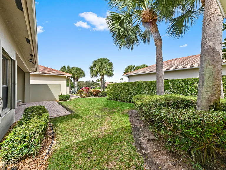 6823 Fabiano Cir — Photo 35