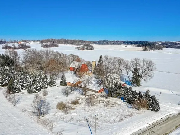 3824 Observatory Rd, Cross Plains, WI 53528