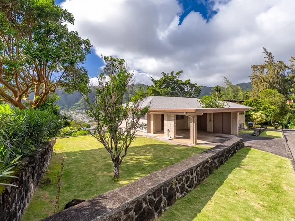 3129 Beaumont Woods Pl, Honolulu, HI 96822