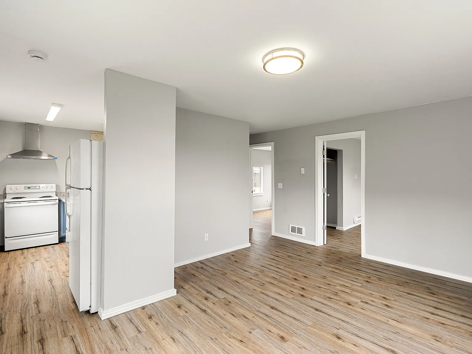 2 bed, 700 sqft, $1,350 — Photo 4