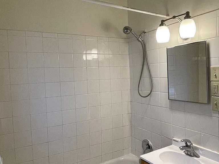 St. Clair Apartments — Photo 33