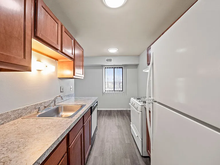 Glenwood Apartments — Photo 16