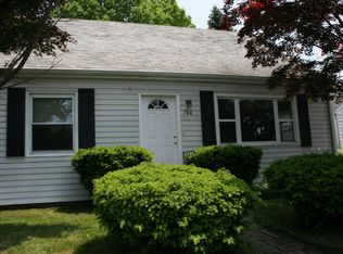 744 Metacom Ave, Bristol, RI 02809