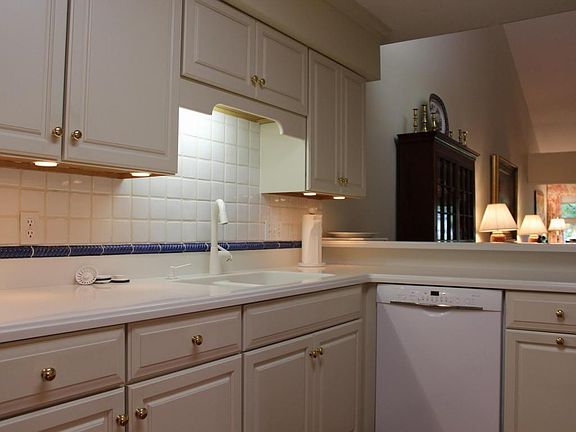 5th image of 2805 W Westridge Pl