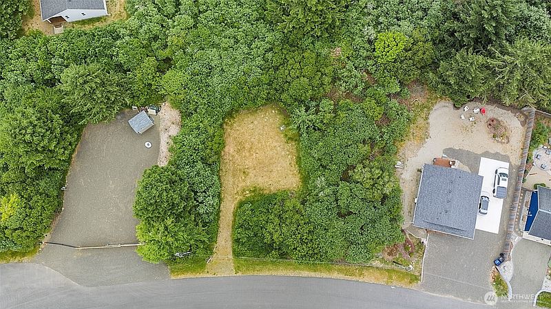 2nd image of 284 Captains Court SW