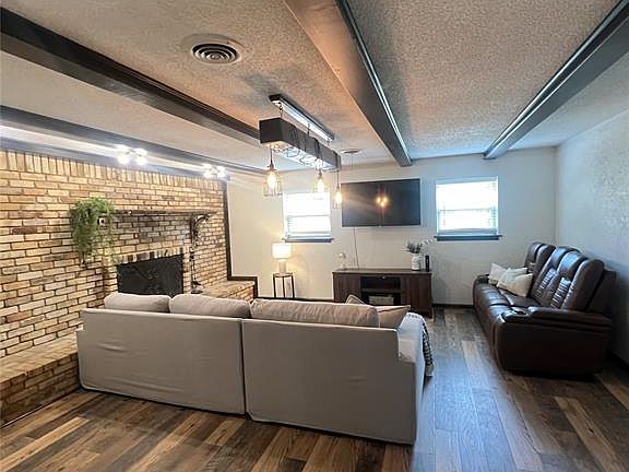 2nd image of 808 S Rush Ave