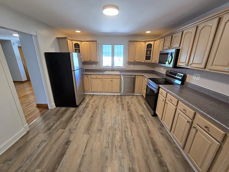 99 Round Lake Ave — Photo 2