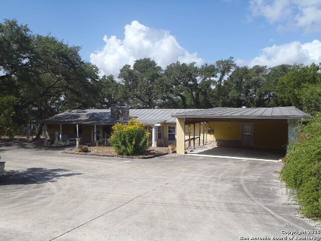 1st image of 650 Oakleaf