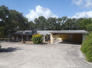 650 Oakleaf Dr, Canyon Lake, TX 78133