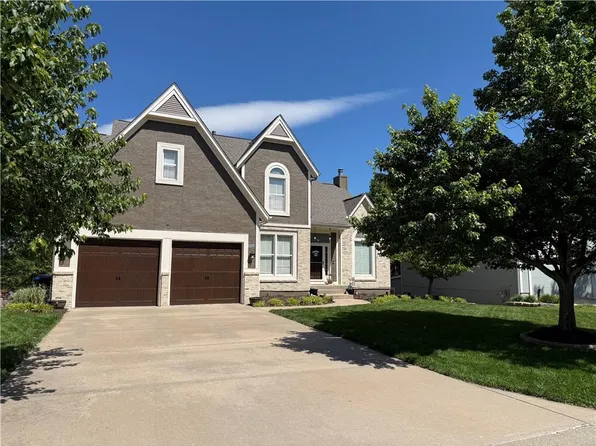 12213 Bradshaw St, Overland Park, KS 66213