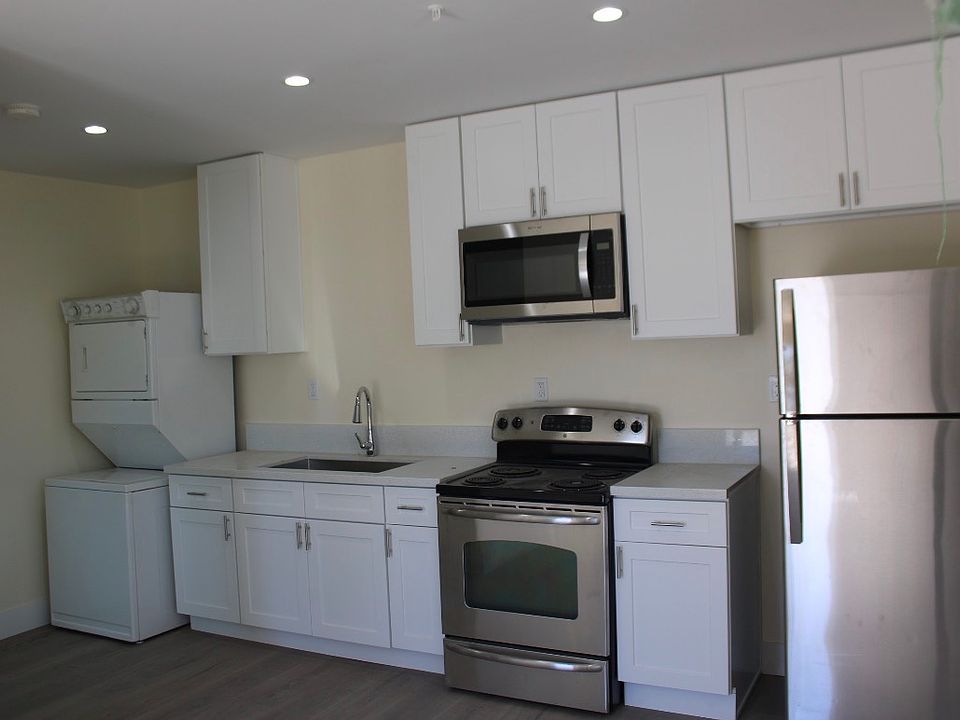 1st image of 2462 Holliday Ln