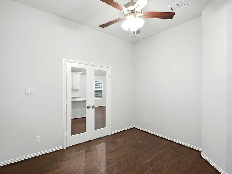 2106 Villa Flora Ln — Photo 17