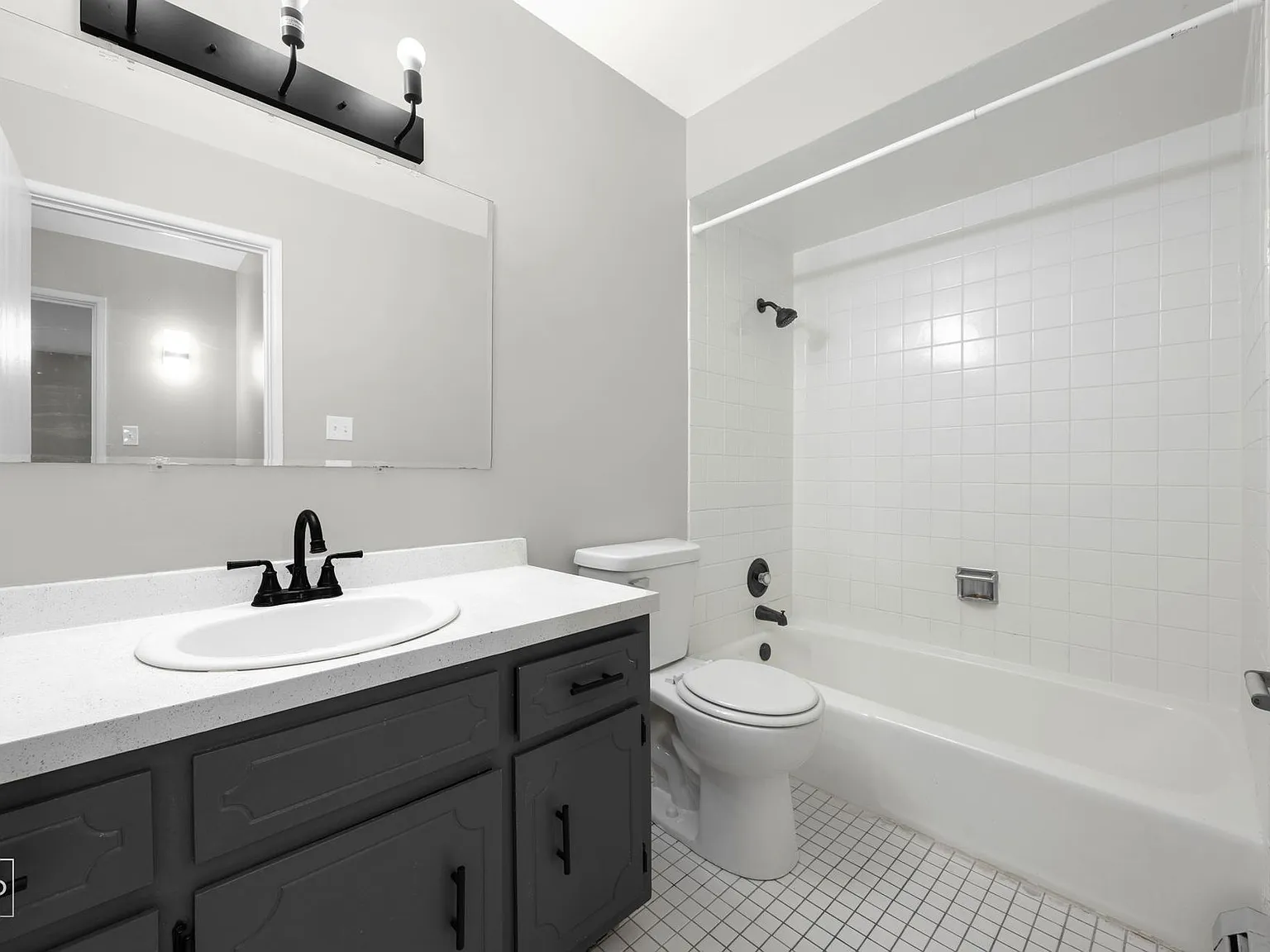 Woodland Court Apartments — Photo 4