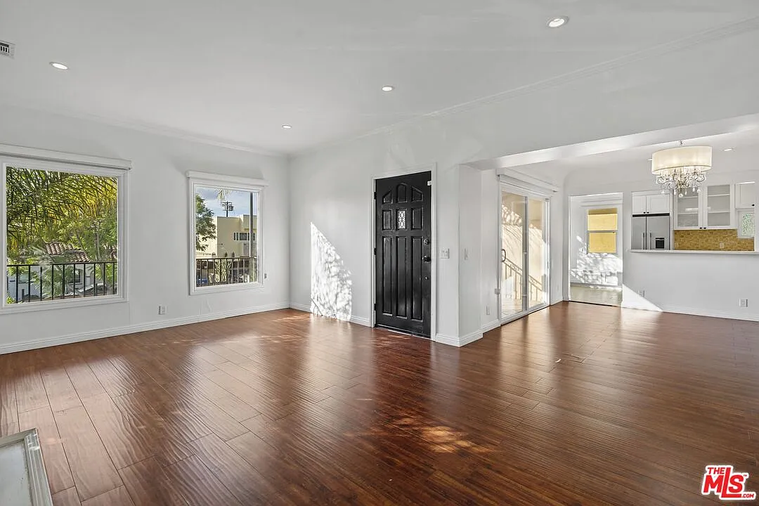 3 bed, 2.0 bath, 1471 sqft, $4,750 — Photo 2