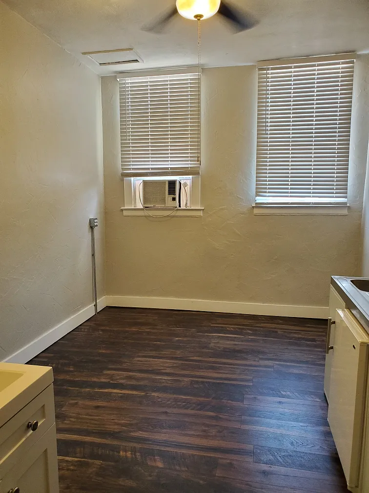 201 W Main (Florence Hotel Apartments) - 3 — Photo 2