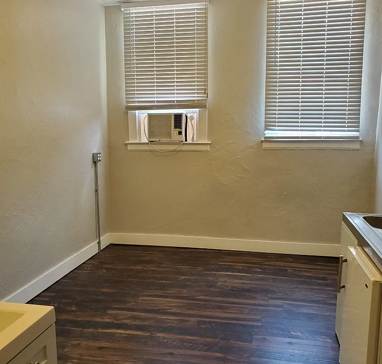 201 W Main St #3