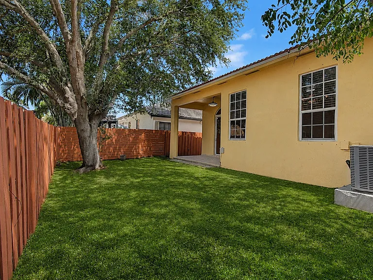 15339 SW 32nd Ter — Photo 25
