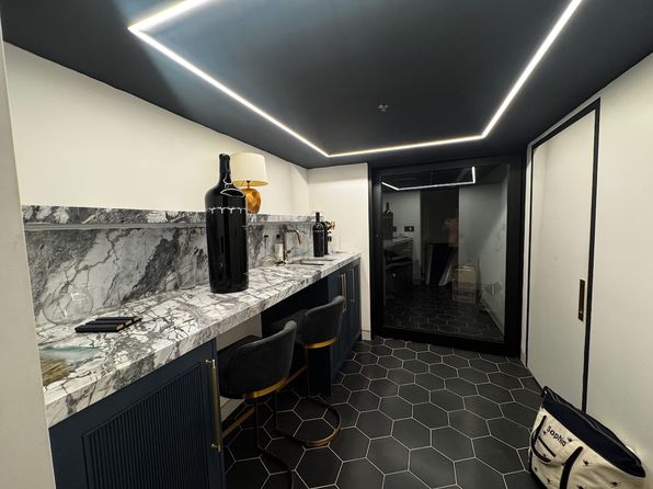 (undisclosed Address), Ross, CA 94957