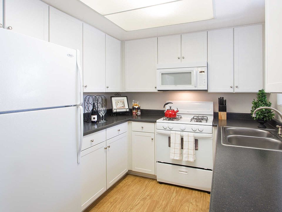 Kitchen with Energy-Efficient Dishwasher