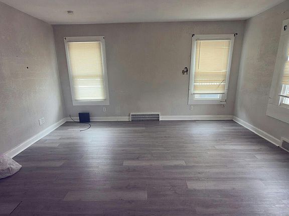 4th image of 9565 Winthrop St