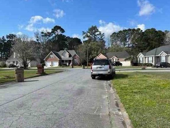 Exterior Neighborhood (street photo)