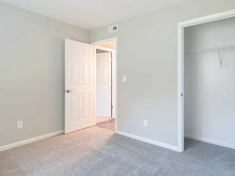 Yorkview Apartments — Photo 12