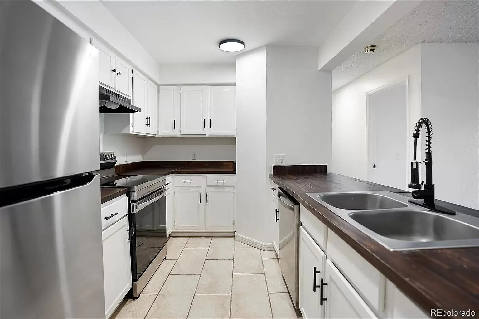 2 bed, 982 sqft, $1,650 — Photo 2