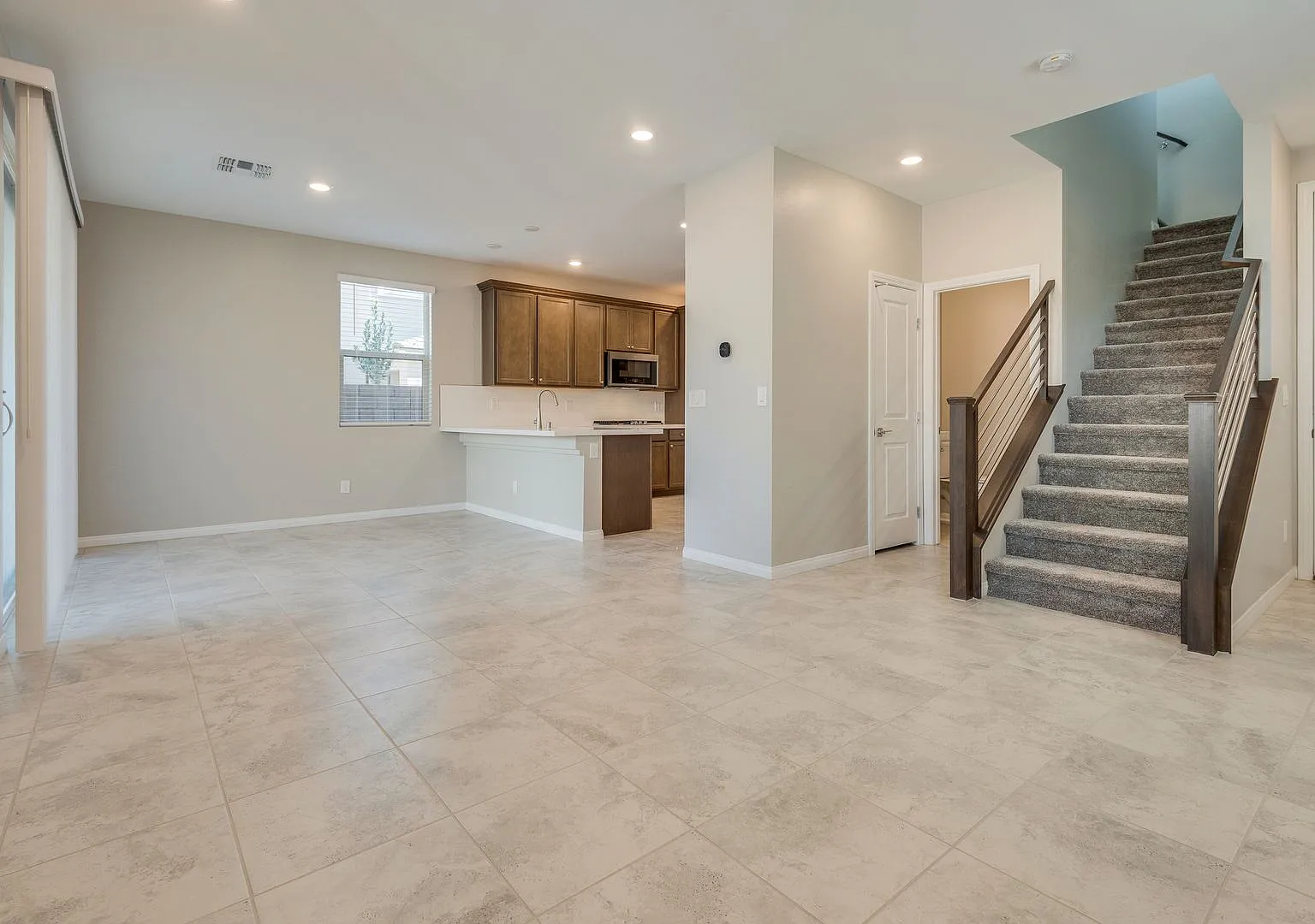 Charming Two-Story Home Near Summerlin — Photo 4