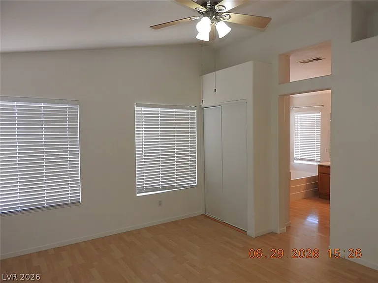 742 Endicott Ct — Photo 23