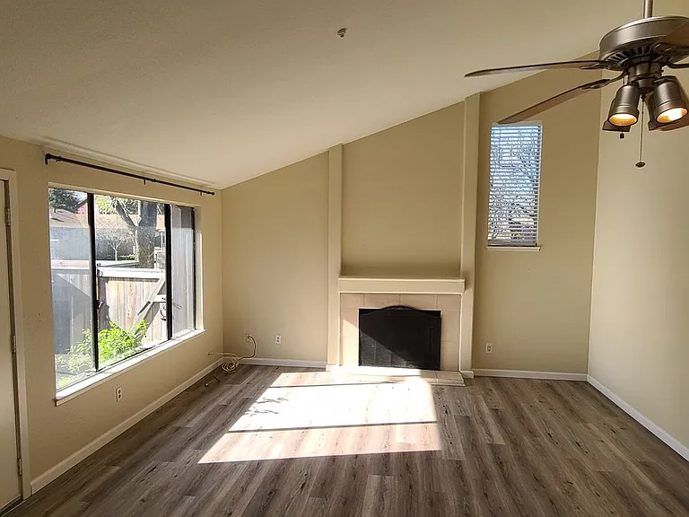 850 E Cotati Ave #4 — Photo 4