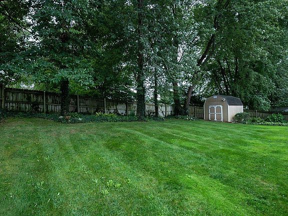 3rd image of 18150 Courtland Dr