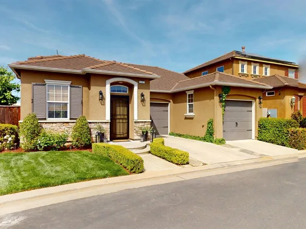 4207 Serena Ln, Clovis, CA 93619