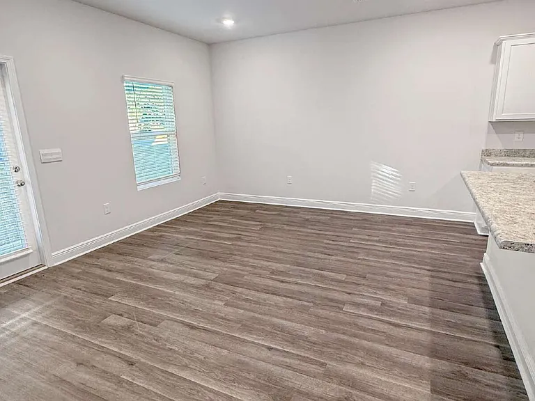 1306 Leeway Dr — Photo 4