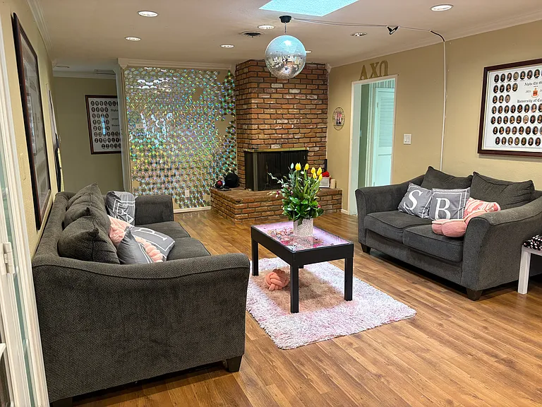 4066 Mount Vernon Ave — Photo 3