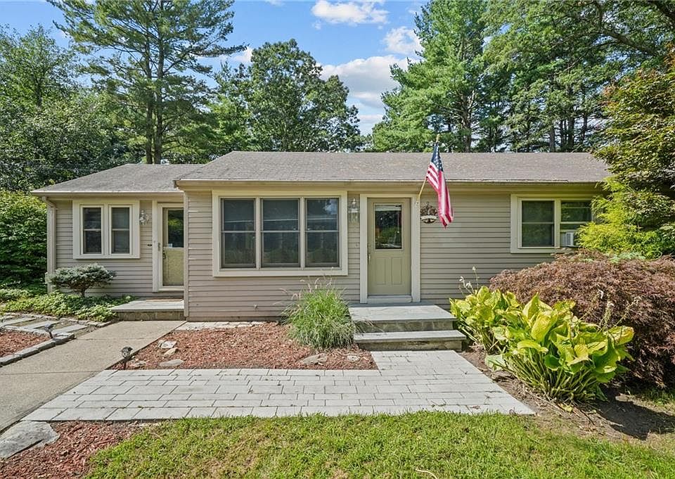 1st image of 7 Patricia Ave
