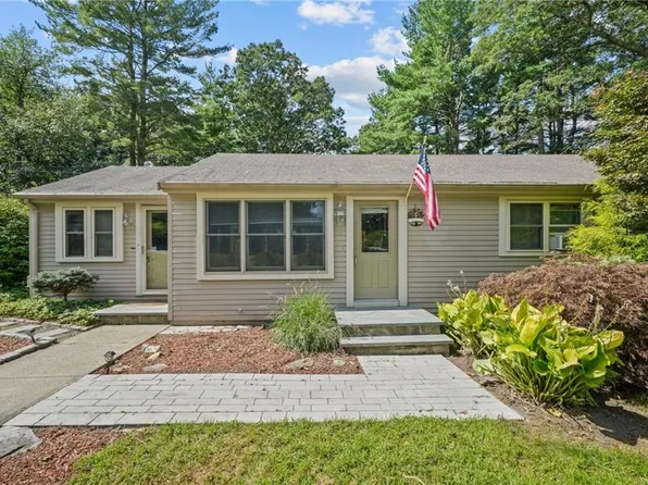 7 Patricia Ave, North Smithfield, RI 02896