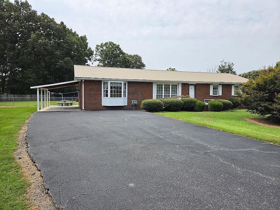1st image of 150 Graham Rd
