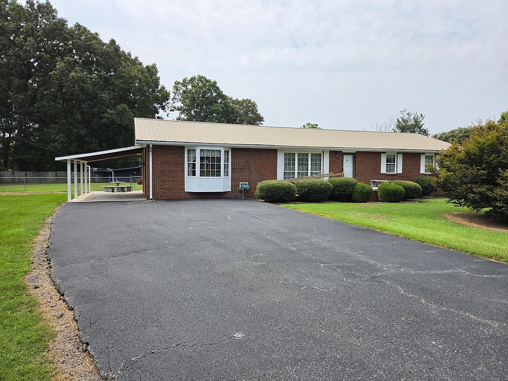 150 Graham Rd - Property Image