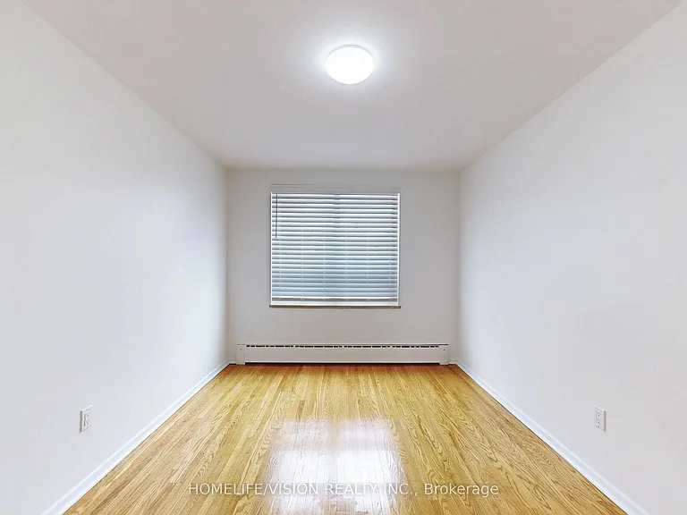 9901 Yonge St #4 — Photo 22
