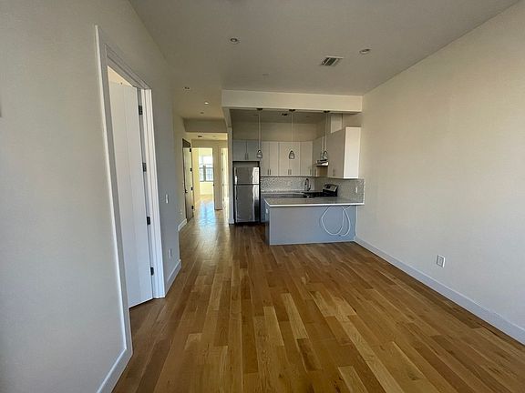 2nd image of 744A Willoughby Ave #3K