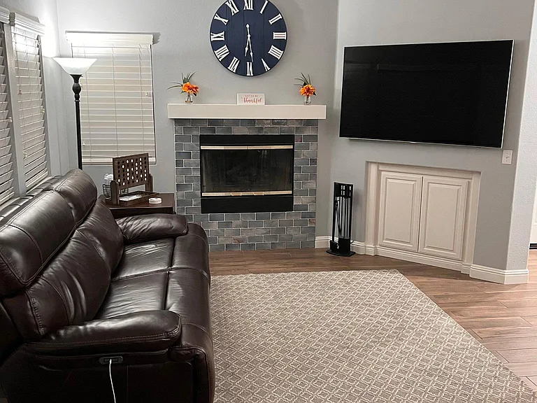 Ashton Cir — Photo 1