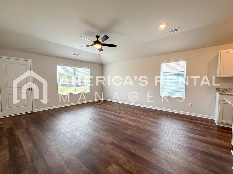 176 Dogwood St — Photo 9