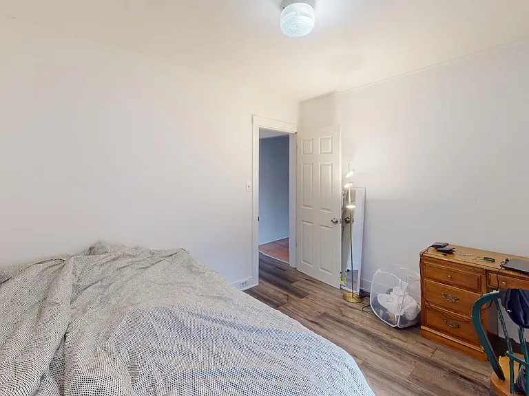 33 Schubert St — Photo 3
