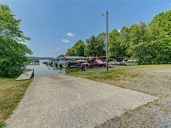 3rd image of 6121 Dairy Dr