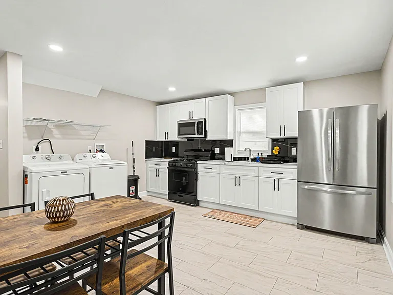 Cypress St — Photo 10