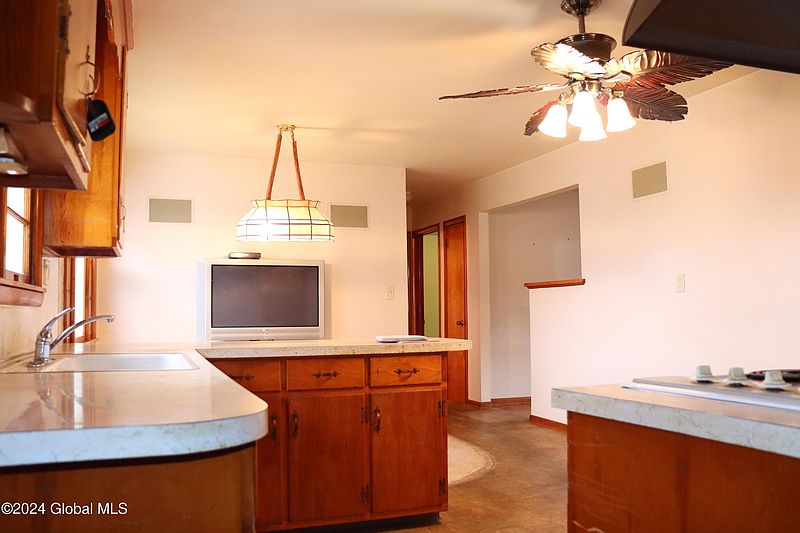 2nd image of 1004 Romano Drive