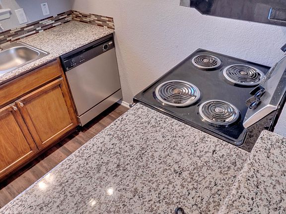 4th image of 3608 Eldridge St